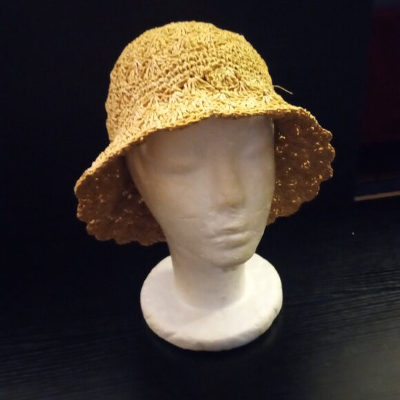 1920' Style Hand Crochet Ruffle Trim Cloche Flapper Hat - Picture 8 of 8